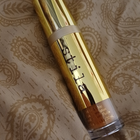 Stila hide & chic fluid foundation - Picture 5 of 7